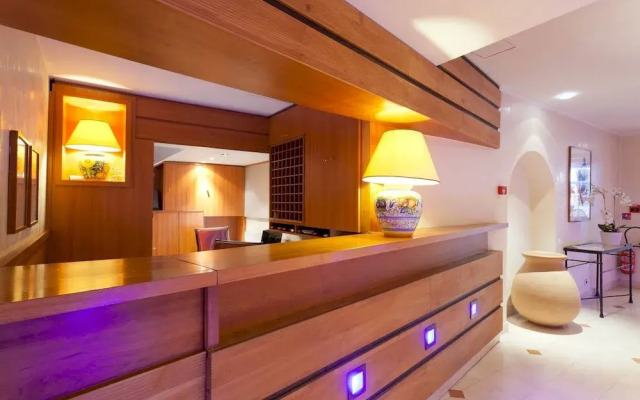 The Deck Hotel by HappyCulture ресепшен