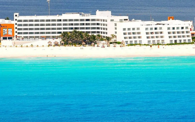 Отель Flamingo Cancun Resort пляж
