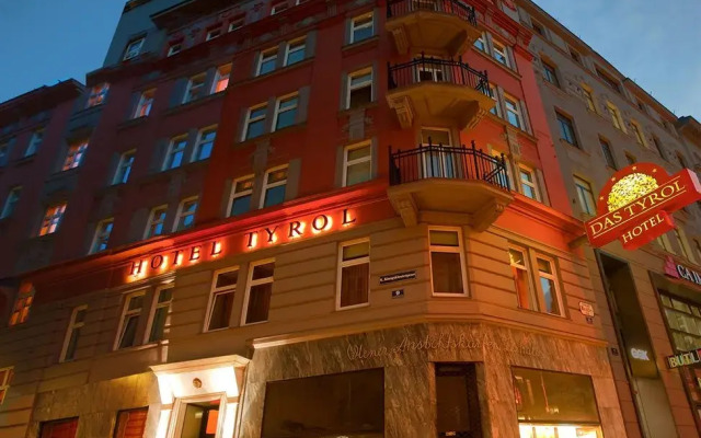Hotel Das Tyrol вид на фасад
