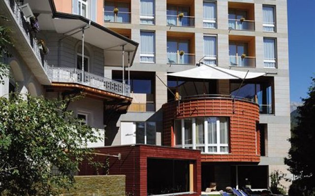 Отель Belvedere Швейцария, Скуоль - отзывы, цены и фото номеров - забронировать отель Belvedere онлайн вид на фасад