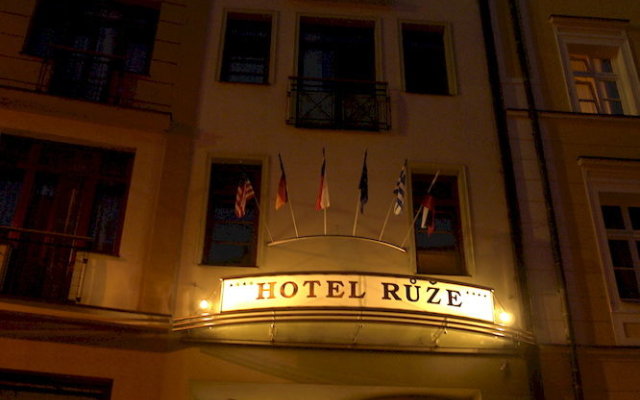 Hotel Ruze 2