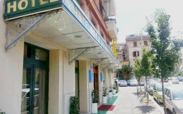 Geo Hotel вход в здание