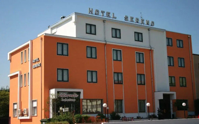Hotel Sereno Рубано вид на фасад