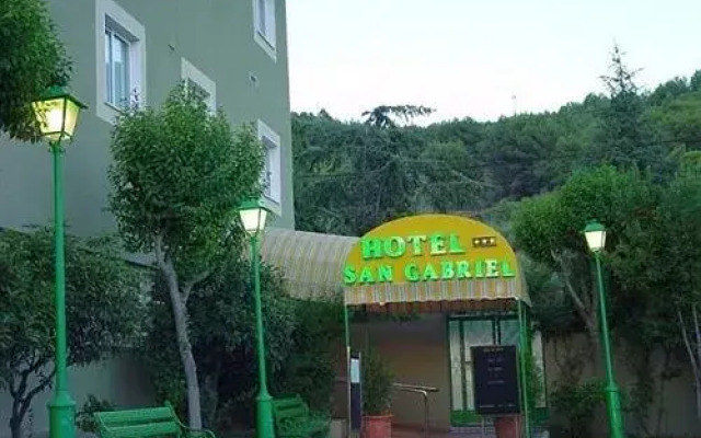 Отель San Gabriel вид на фасад