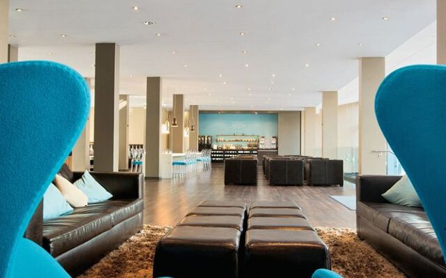 Motel One Hamburg-Altona 1