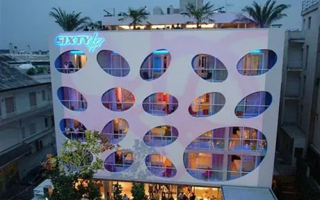 Sixty Hotel вид на фасад