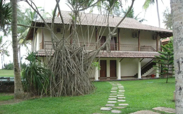 Отель Kosgoda Beach Resort Шри-Ланка, Косгода - отзывы, цены и фото номеров - забронировать отель Kosgoda Beach Resort онлайн вид на фасад
