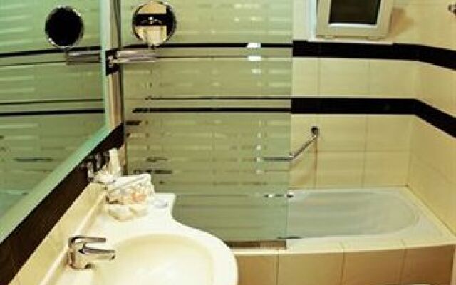 Le Mirage Suites in Doha, Qatar from 104$, photos, reviews - zenhotels.com bathroom