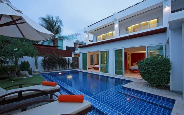 Отель La Flora Resort Patong терраса/патио