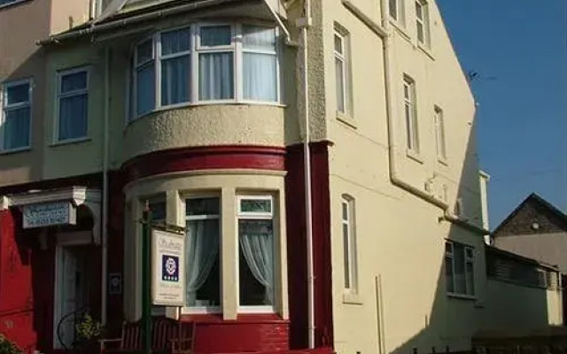 Отель Seabreeze Guest House вид на фасад