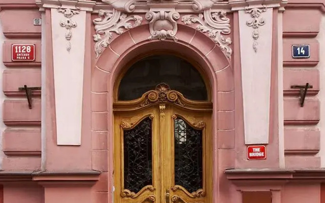 Отель B&B The Bridge Prague вид на фасад