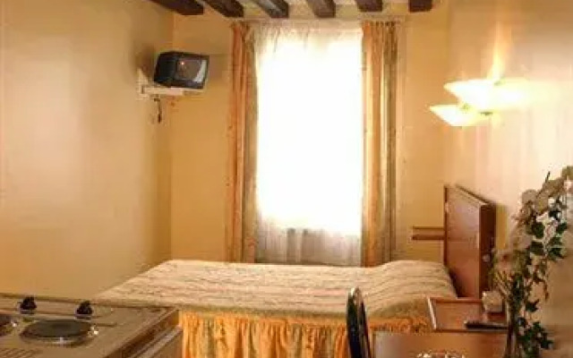 Отель Residence Bourgogne Франция, Париж - 7 отзывов об отеле, цены и фото номеров - забронировать отель Residence Bourgogne онлайн сейф в номере