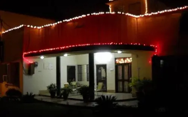 Отель Prem Abhilasha Guest House Home Stay вид на фасад