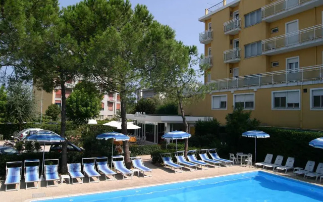 Hotel Bahama бассейн