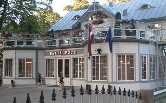 Отель Balta Puce Латвия, Юрмала - отзывы, цены и фото номеров - забронировать отель Balta Puce онлайн вид на фасад