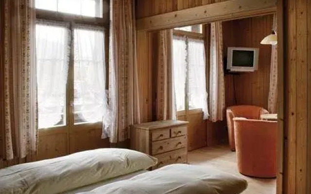 Hotel Saanerhof комната для гостей