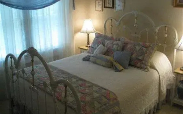 Red Rocker Inn In Black Mountain United States Of America From