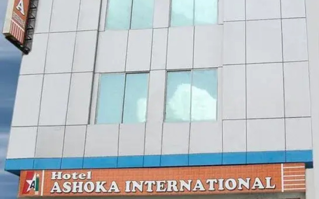 Hotel Ashoka International вид на фасад