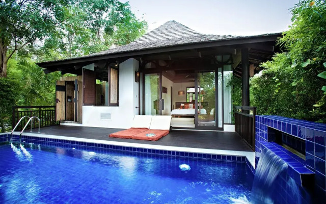 Отель The Vijitt Resort Phuket терраса/патио