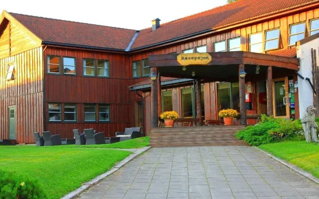 Отель Lillehammer Turistsenter Норвегия, Лиллехаммер - отзывы, цены и фото номеров - забронировать отель Lillehammer Turistsenter онлайн вид на фасад