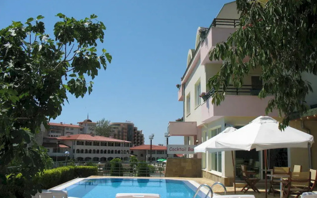 Отель Milennia Apartmenthotel бассейн