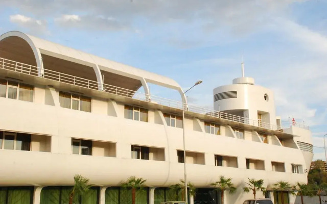 Cruise Hotel вид на фасад