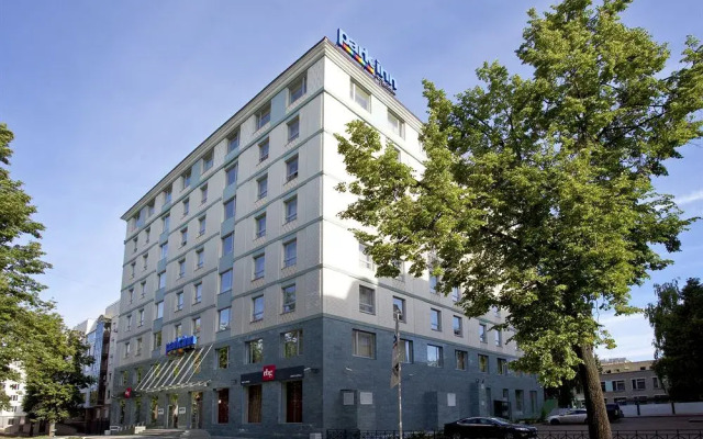 Гостиница Park Inn Казань вид на фасад