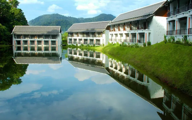 Отель Tinidee Golf Resort at Phuket открытый бассейн