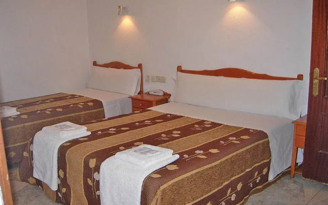 Отель Hostal Fuencarral Kryse комната для гостей