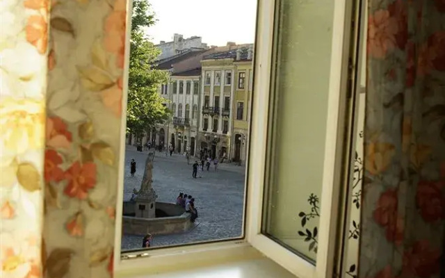 Central Square Hostel Львов вид на фасад