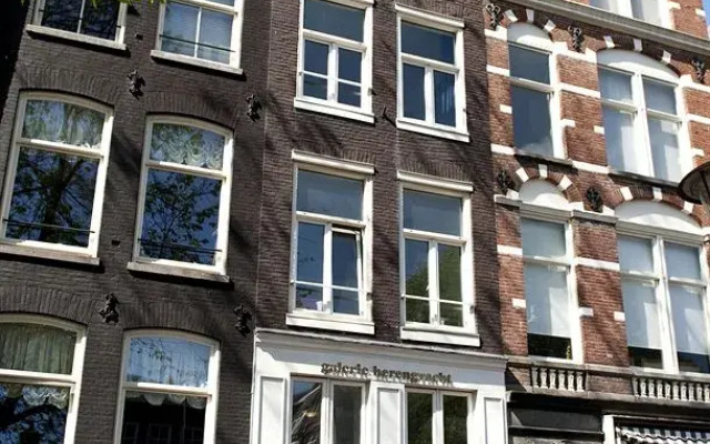 Отель Canal guesthouse since 1657 вид на фасад