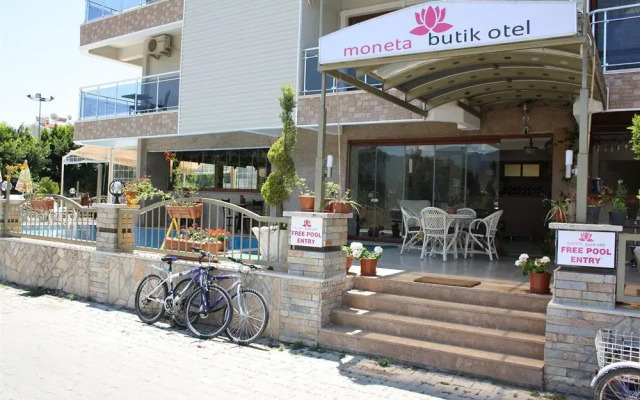 Moneta Boutique Hotel вид на фасад