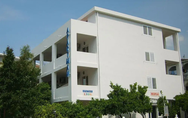Апартаменты Lyon Apartments вид на фасад