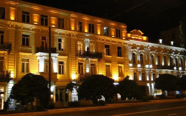 Boombully Rooms & Hostel вид на фасад