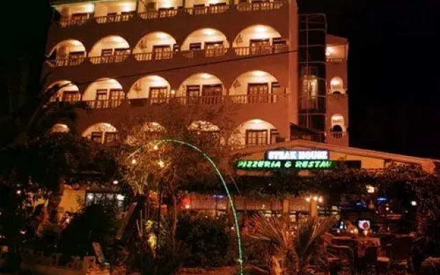 Kontes Beach Hotel вид на фасад