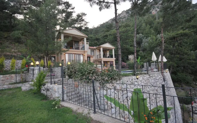 Alya Villa Hotel вид на фасад