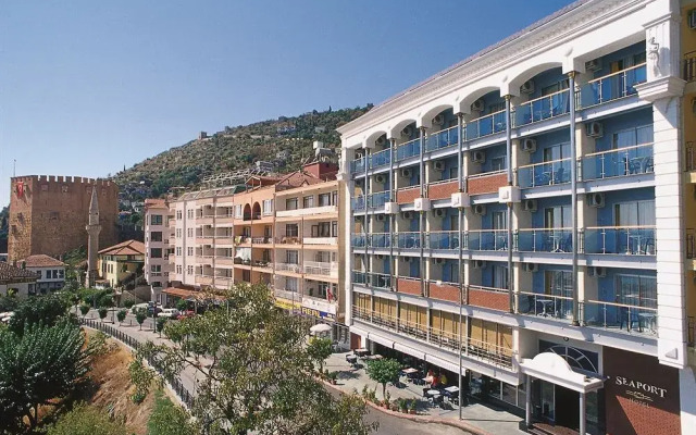 Seaport Hotel вид на фасад