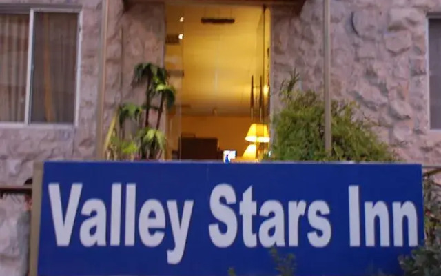 Отель Valley Stars Inn Иордания, Вади-Муса - отзывы, цены и фото номеров - забронировать отель Valley Stars Inn онлайн вид на фасад