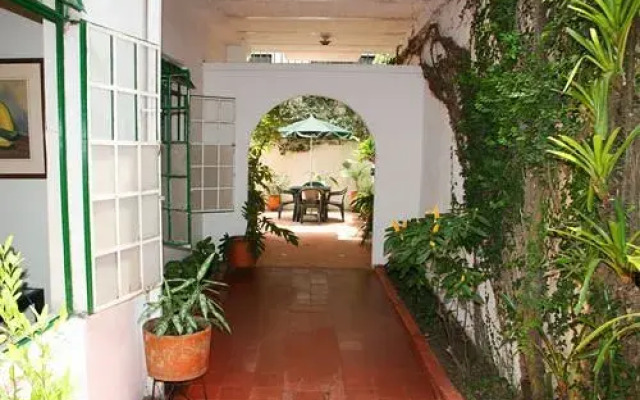 Отель Hostal Santa Rita Колумбия, Кали - отзывы, цены и фото номеров - забронировать отель Hostal Santa Rita онлайн вид на фасад