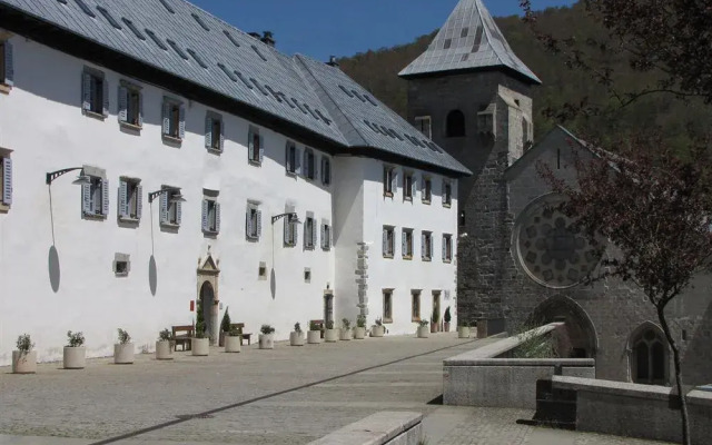 Hotel Roncesvalles вид на фасад