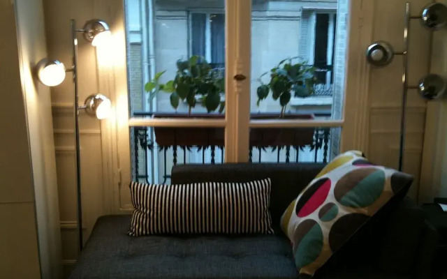 Отель Eiffel Tower Bed & Breakfast Paris 16 вид на фасад