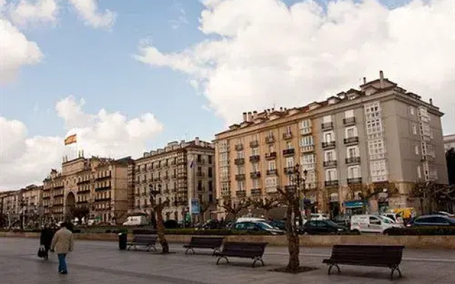 Отель Plaza Pombo B&B вид на фасад