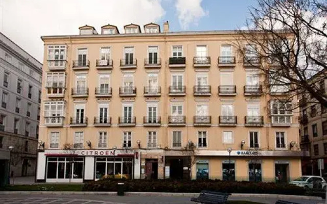 Отель Plaza Pombo B&B Испания, Сантандер - отзывы, цены и фото номеров - забронировать отель Plaza Pombo B&B онлайн вид на фасад