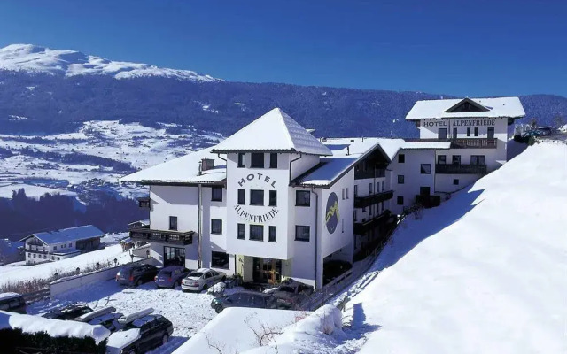 Отель Alpenfriede Австрия, Йерценс - отзывы, цены и фото номеров - забронировать отель Alpenfriede онлайн вид на фасад