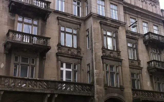 Deluxe Hostel Under The Roof Львов