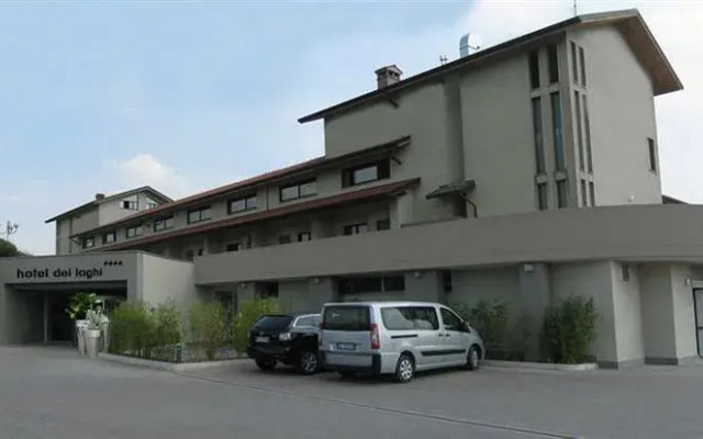 Отель Albergo Dei Laghi Турате вид на фасад