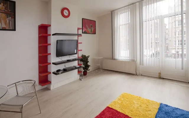 Отель Dam Square Experience Apartment Нидерланды, Амстердам - отзывы, цены и фото номеров - забронировать отель Dam Square Experience Apartment онлайн комната для гостей