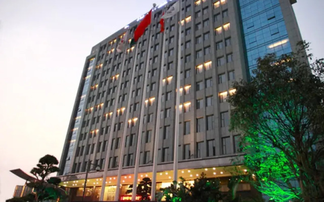 Days Hotel Huanan вид на фасад
