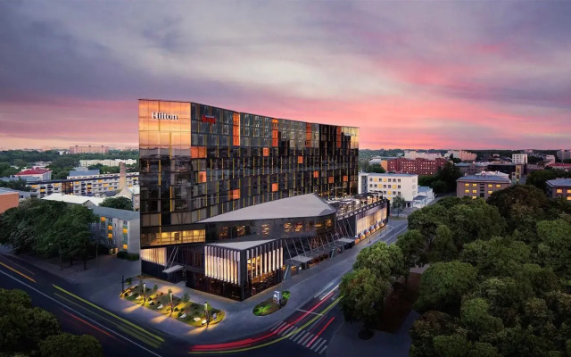 Отель Hilton Tallinn Park Эстония, Таллин - отзывы, цены и фото номеров - забронировать отель Hilton Tallinn Park онлайн вид на фасад