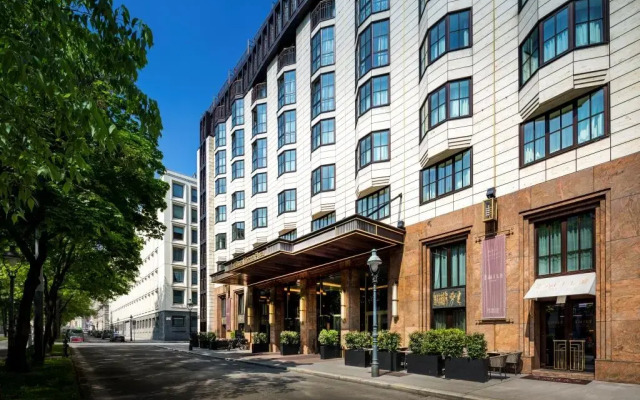 Отель Hilton Vienna Plaza Вена вид на фасад